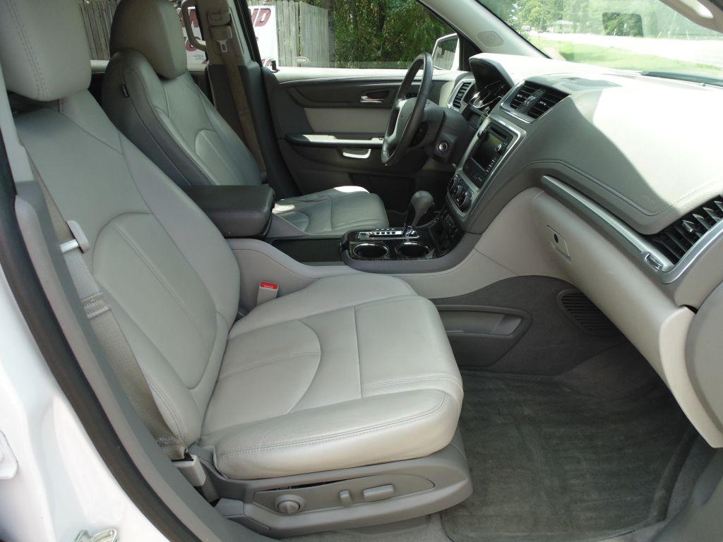 2017 GMC Acadia Image 9