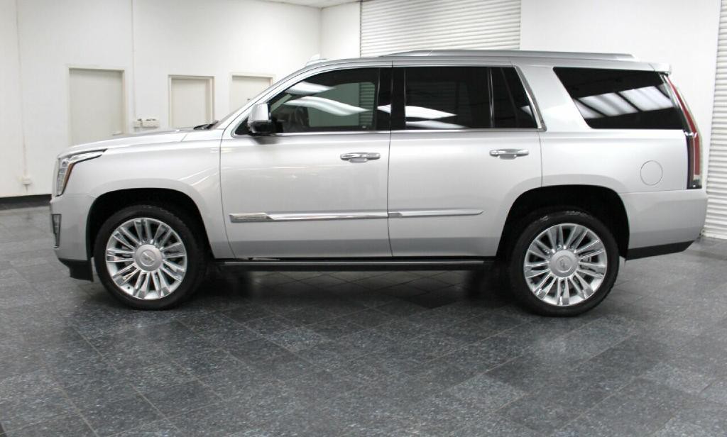 2015 Cadillac Escalade Image 3