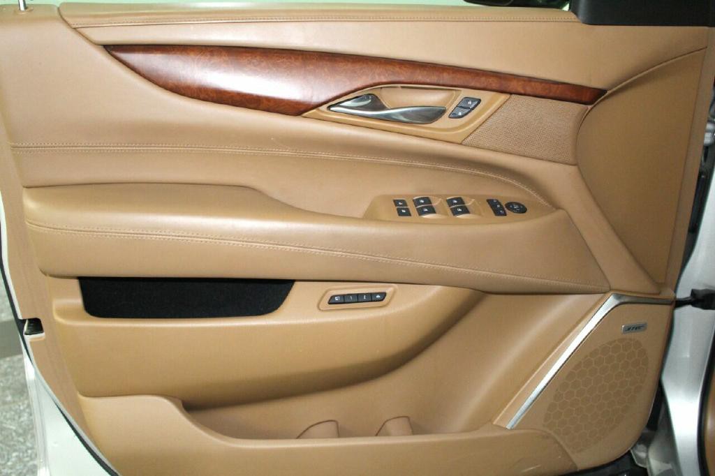 2015 Cadillac Escalade Image 19