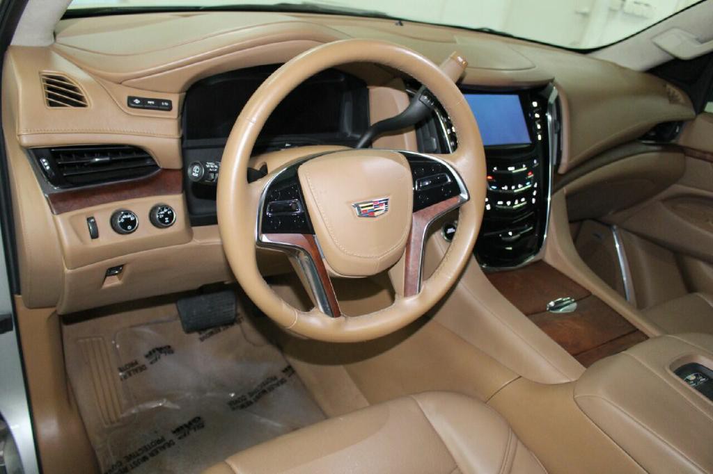 2015 Cadillac Escalade Image 21