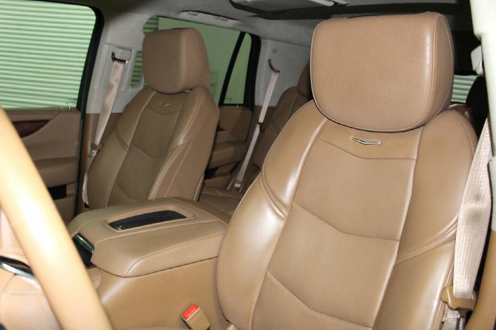 2015 Cadillac Escalade Image 22
