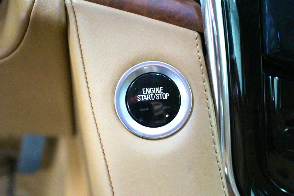 2015 Cadillac Escalade Image 25