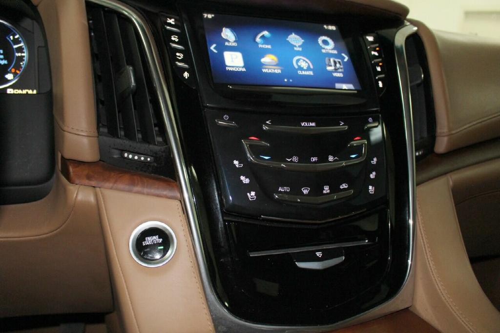 2015 Cadillac Escalade Image 34