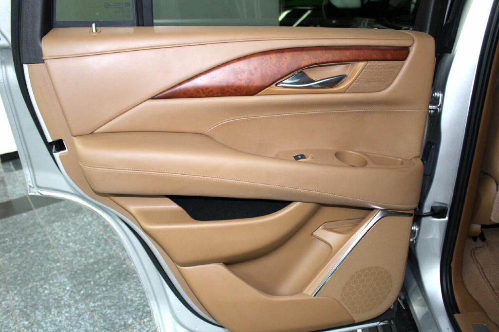 2015 Cadillac Escalade Image 40