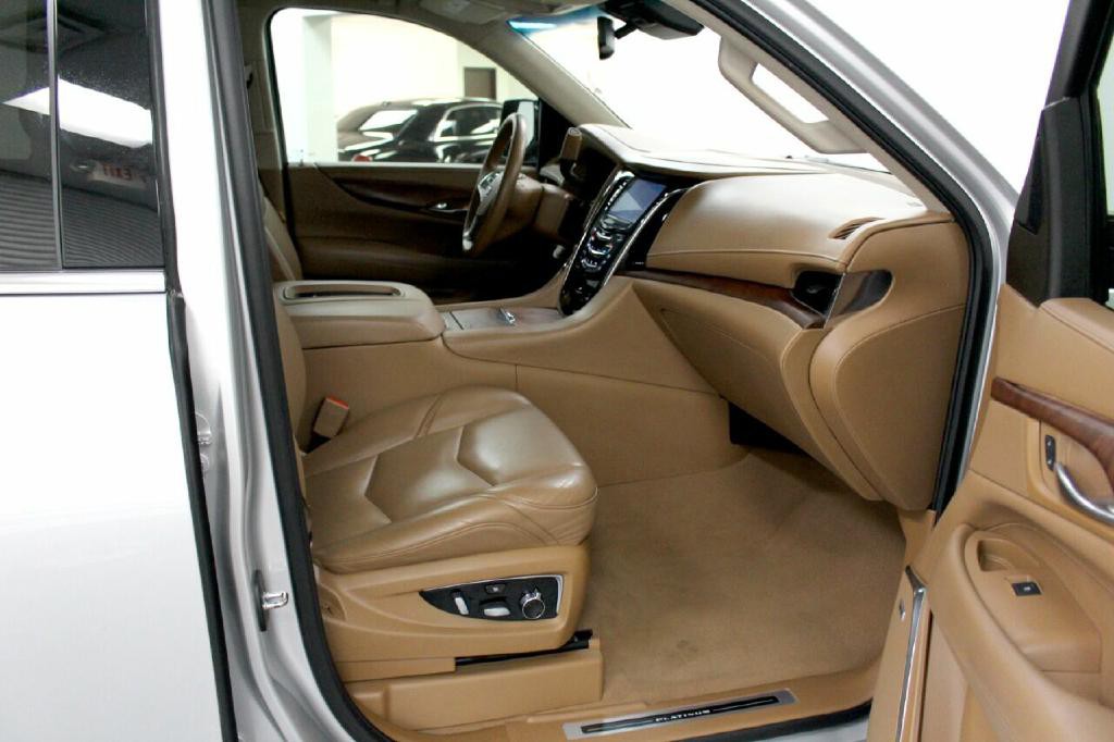2015 Cadillac Escalade Image 52