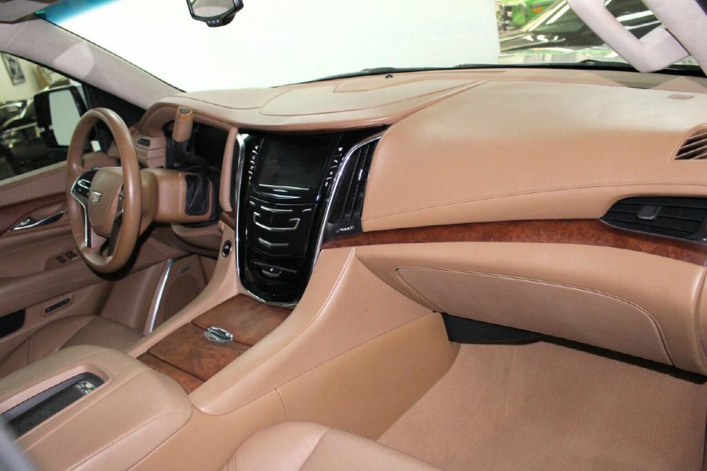 2015 Cadillac Escalade Image 54