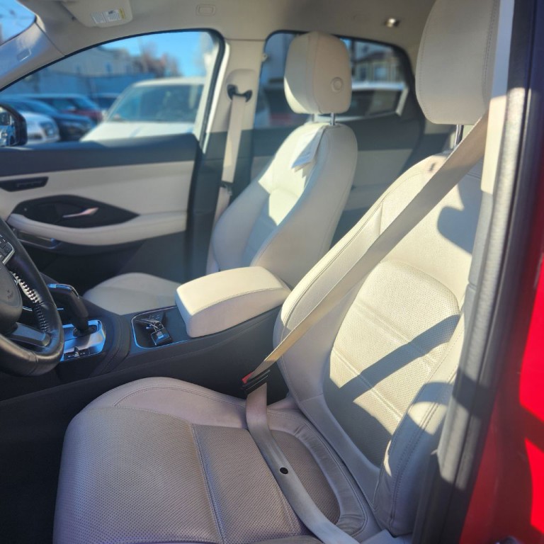 2019 Jaguar E-pace Image 11