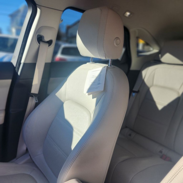 2019 Jaguar E-pace Image 13