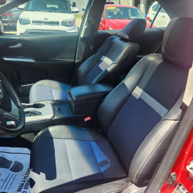 2012 Toyota Camry Image 7