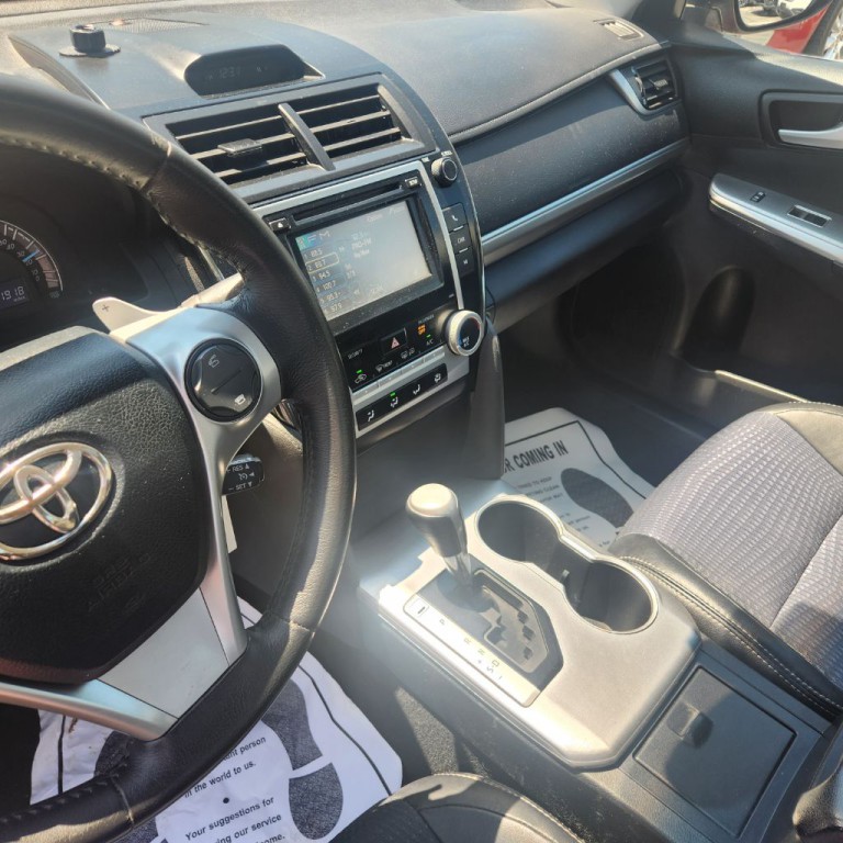 2012 Toyota Camry Image 8