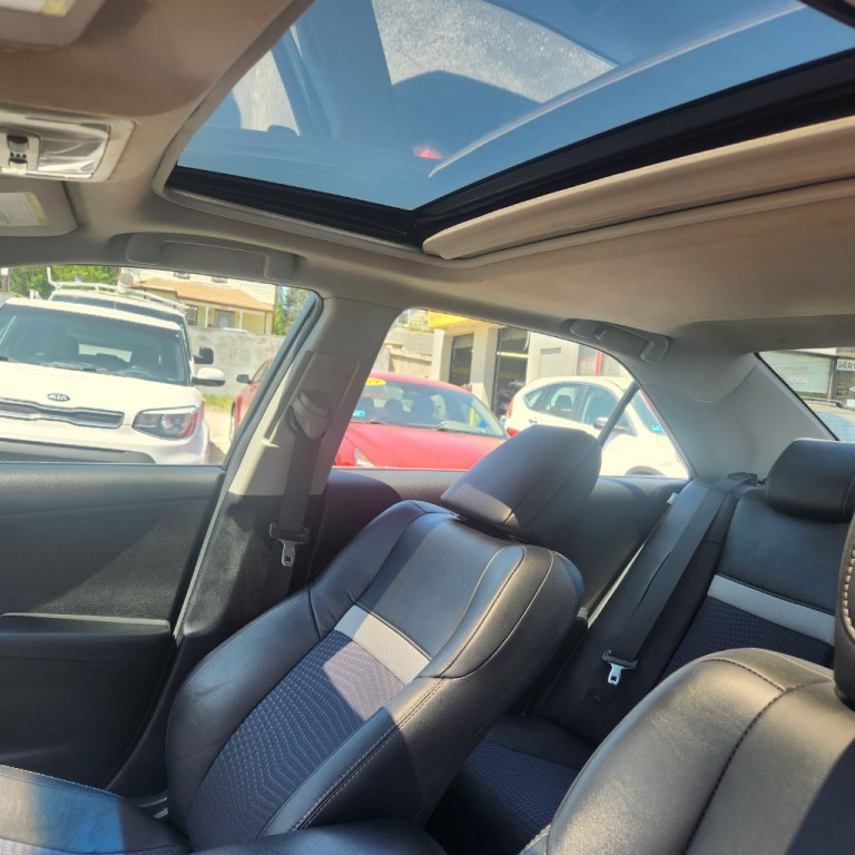 2012 Toyota Camry Image 9
