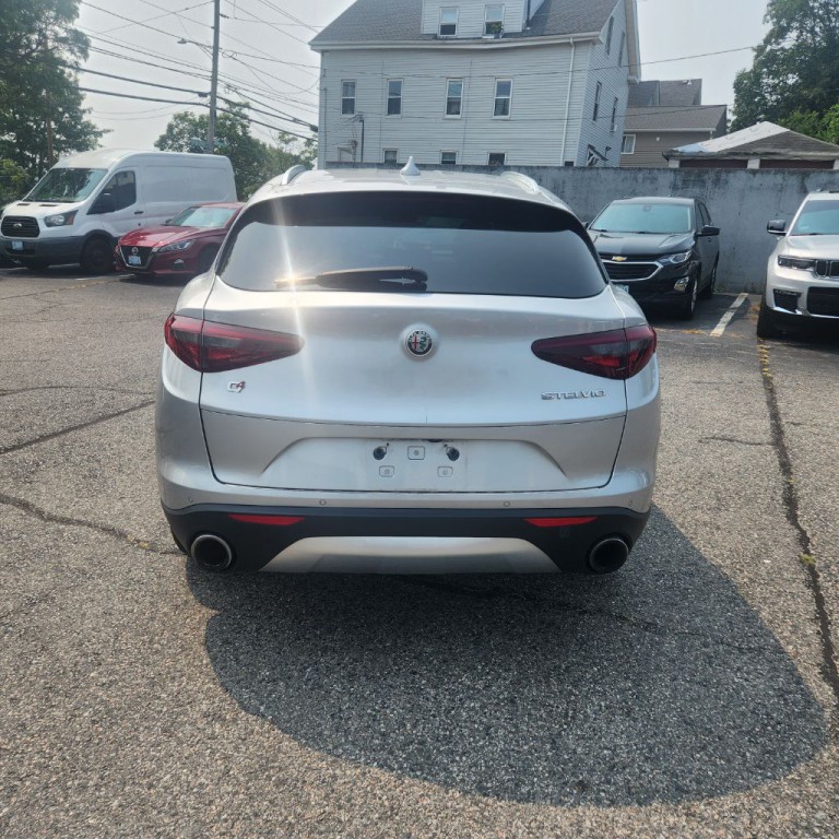 2018 Alfa Romeo Stelvio Image 1