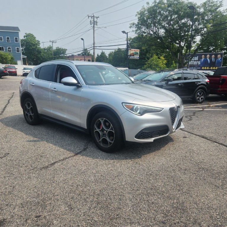 2018 Alfa Romeo Stelvio Image 2