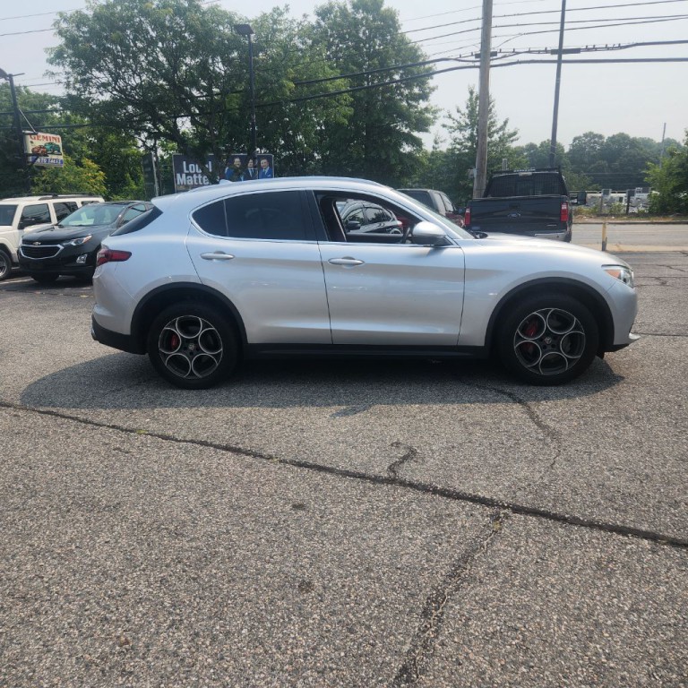 2018 Alfa Romeo Stelvio Image 3