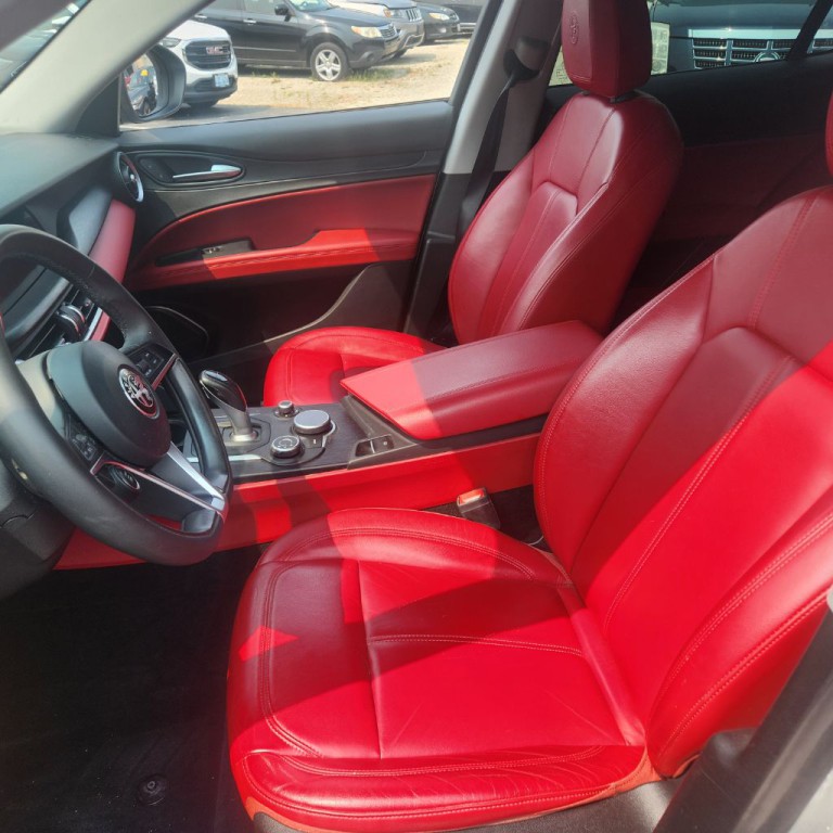 2018 Alfa Romeo Stelvio Image 9