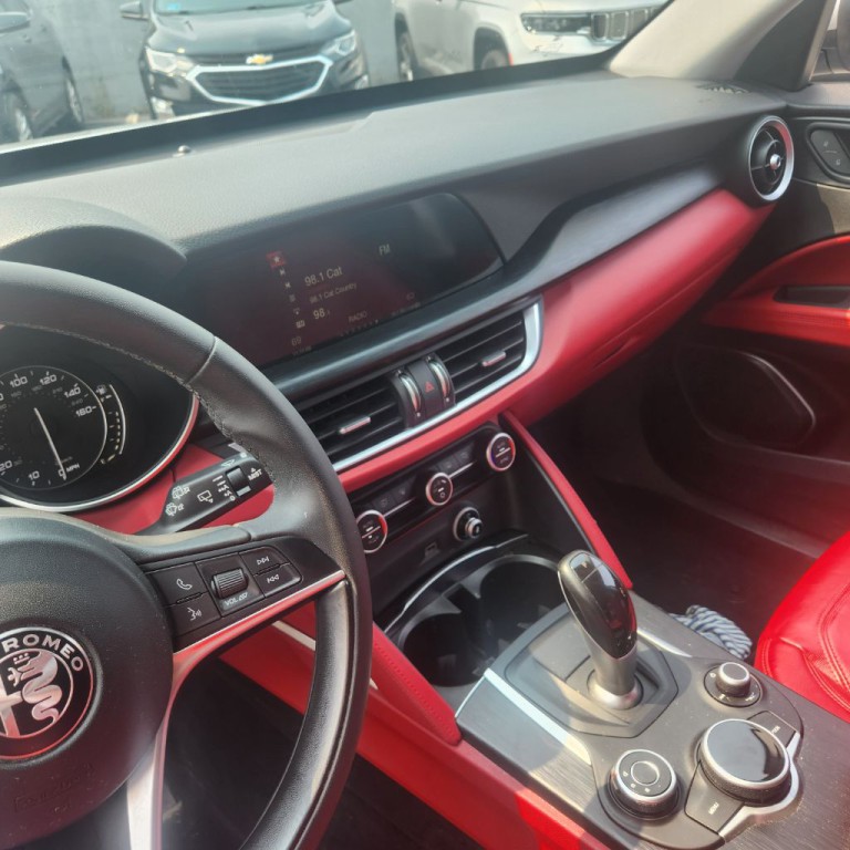 2018 Alfa Romeo Stelvio Image 10