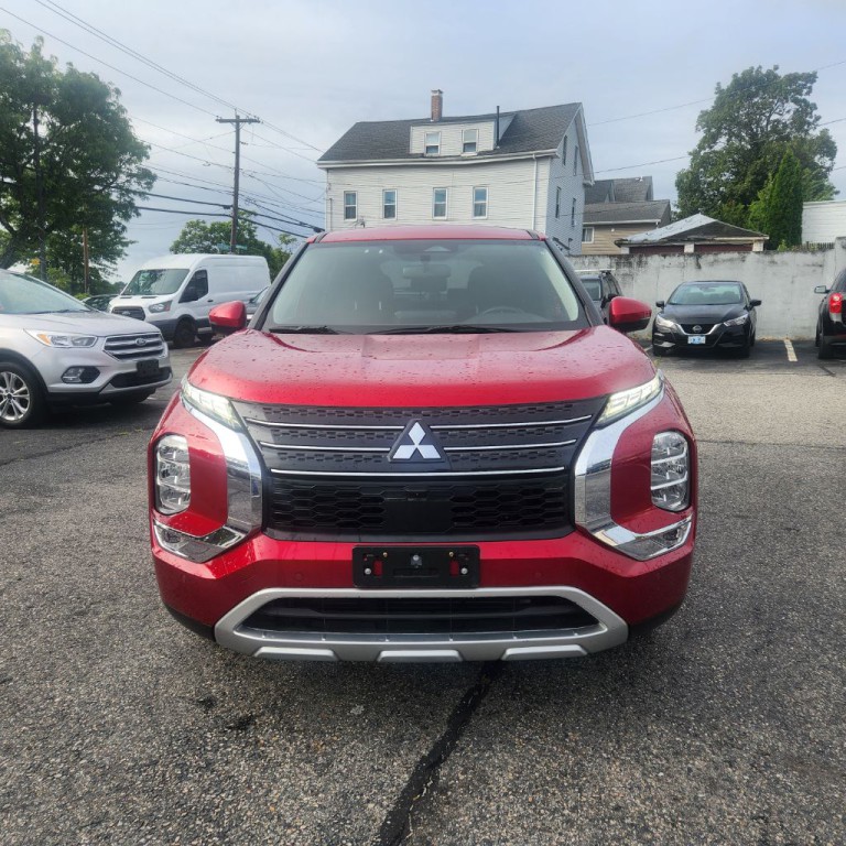 2022 Mitsubishi Outlander Image 1