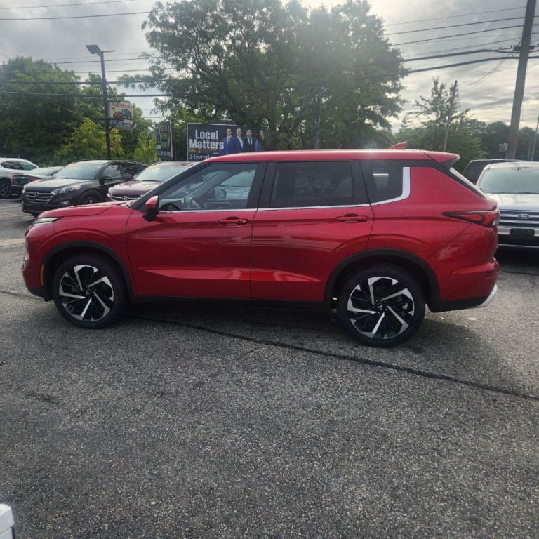 2022 Mitsubishi Outlander Image 2