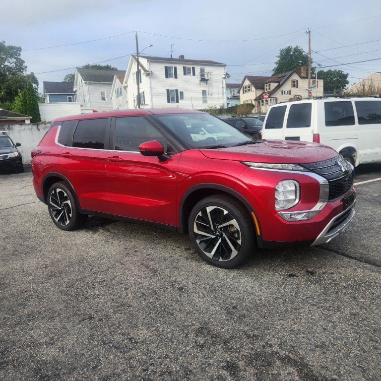 2022 Mitsubishi Outlander Image 3