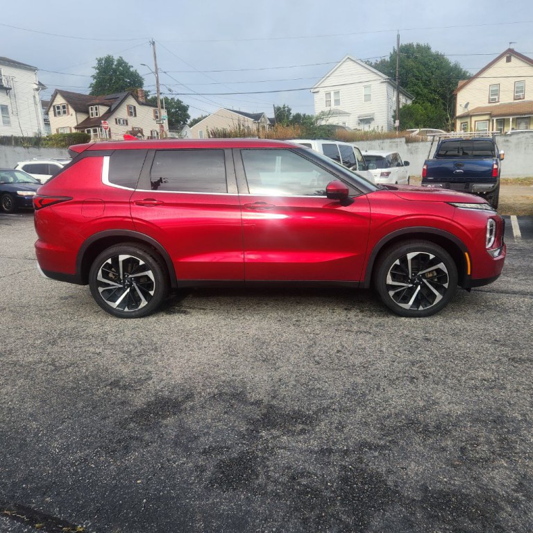 2022 Mitsubishi Outlander Image 4