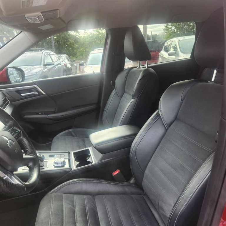 2022 Mitsubishi Outlander Image 6