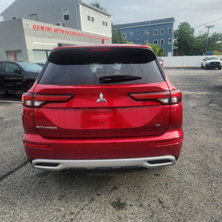 2022 Mitsubishi Outlander Image 8