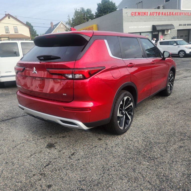2022 Mitsubishi Outlander Image 9