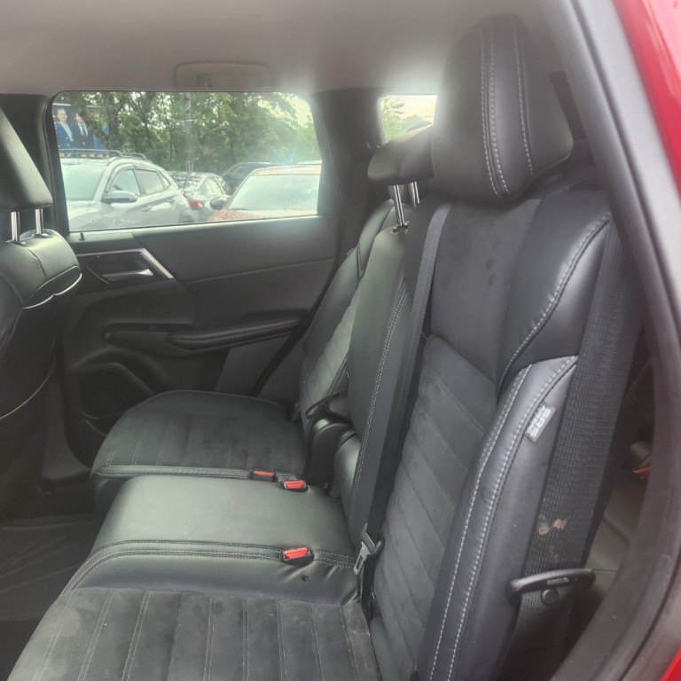 2022 Mitsubishi Outlander Image 10