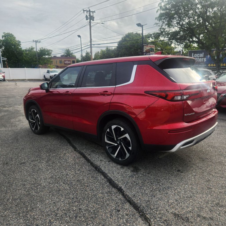 2022 Mitsubishi Outlander Image 11