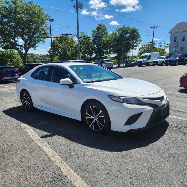 2019 Toyota Camry Image 3