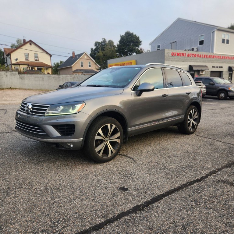 2017 Volkswagen Touareg Image 2
