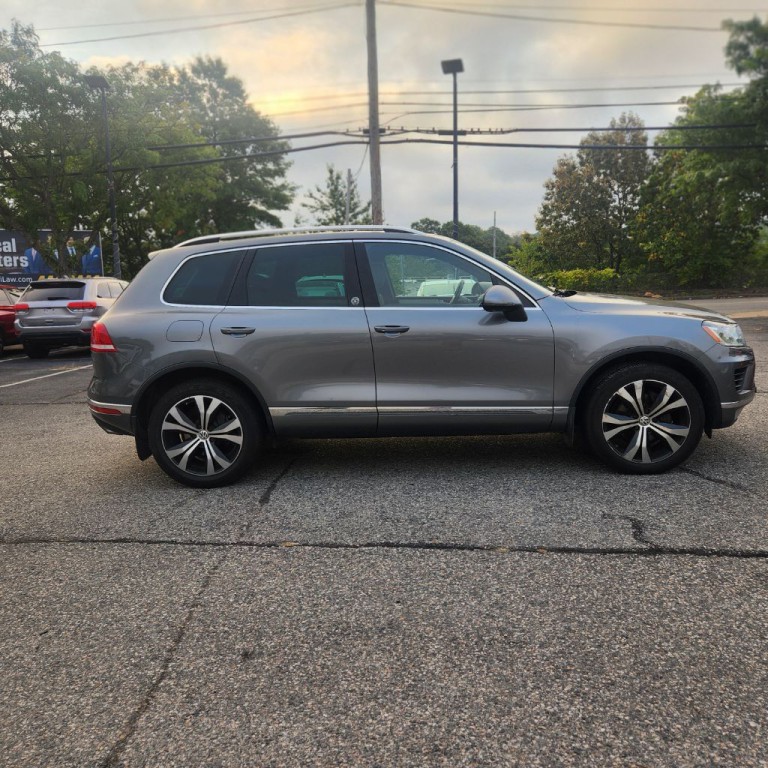 2017 Volkswagen Touareg Image 4