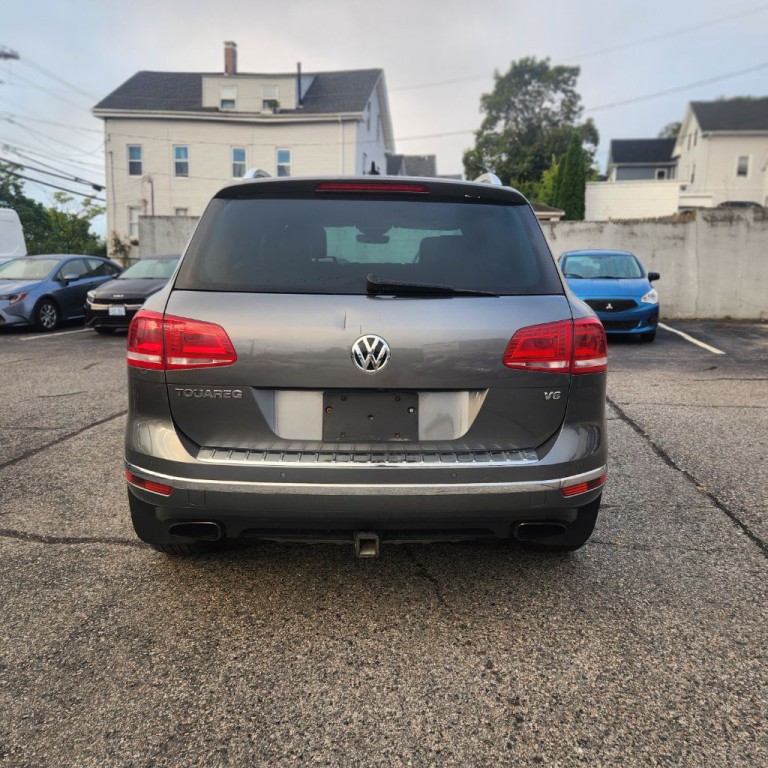 2017 Volkswagen Touareg Image 6