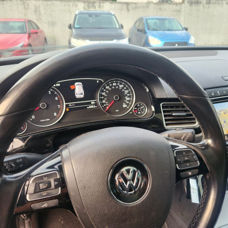 2017 Volkswagen Touareg Image 10