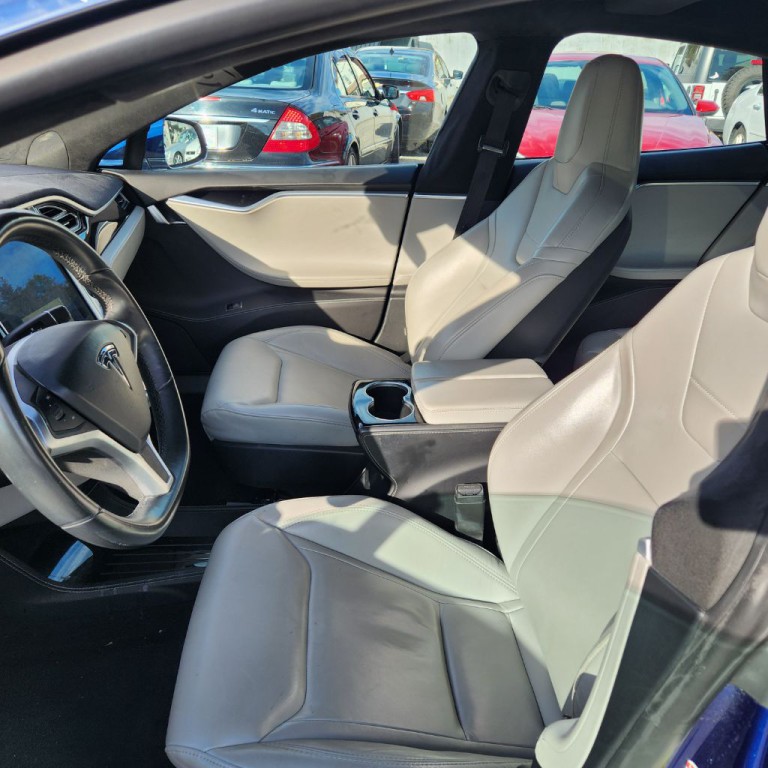 2015 Tesla Model S Image 7