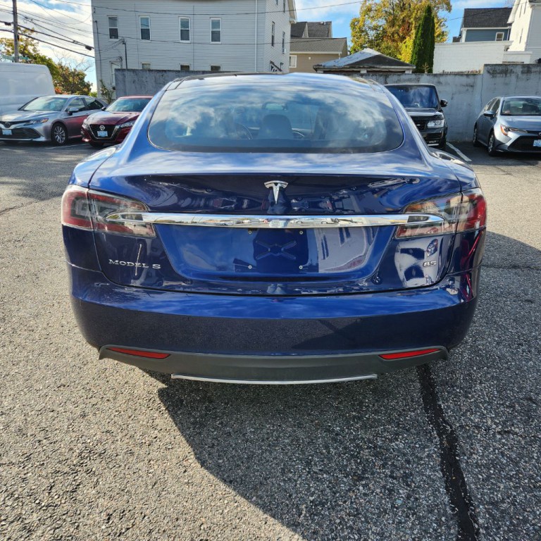 2015 Tesla Model S Image 8