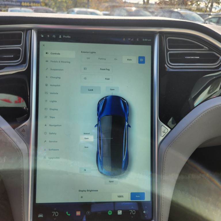 2015 Tesla Model S Image 11