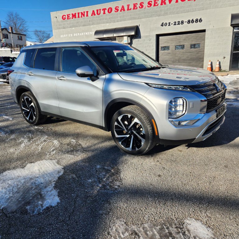 2023 Mitsubishi Outlander Image 4