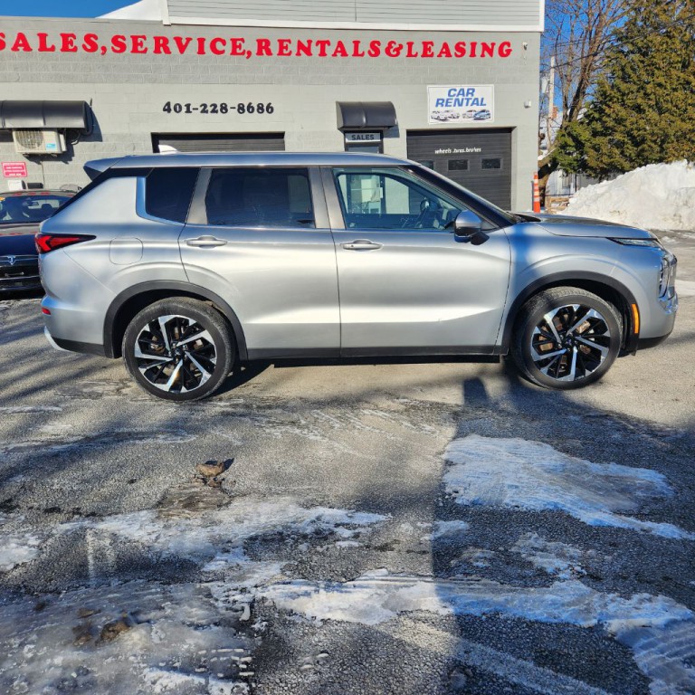 2023 Mitsubishi Outlander Image 7