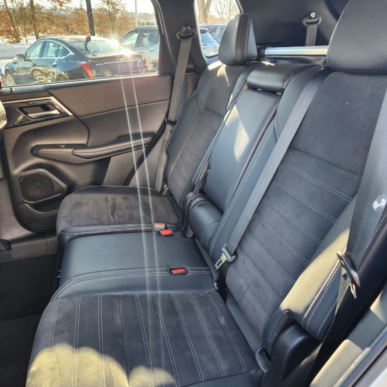 2023 Mitsubishi Outlander Image 9