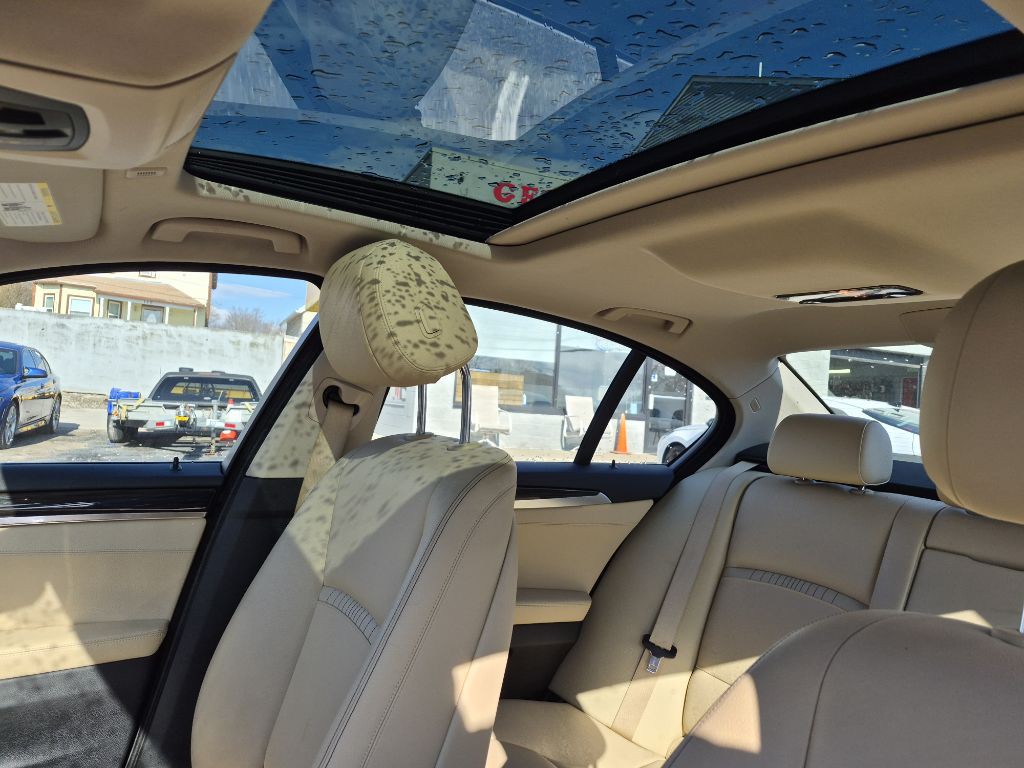 2016 BMW 5 Series Image 9