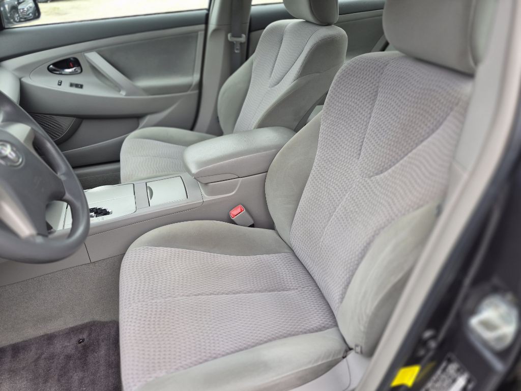 2011 Toyota Camry Image 8