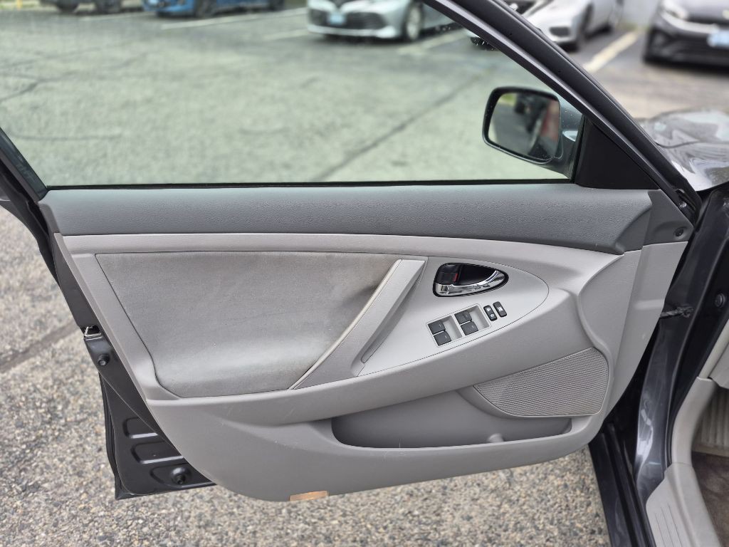 2011 Toyota Camry Image 11
