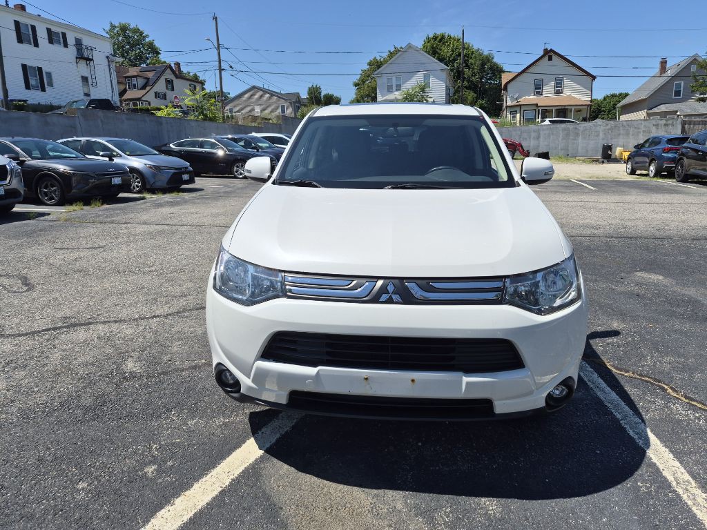 2014 Mitsubishi Outlander Image 2