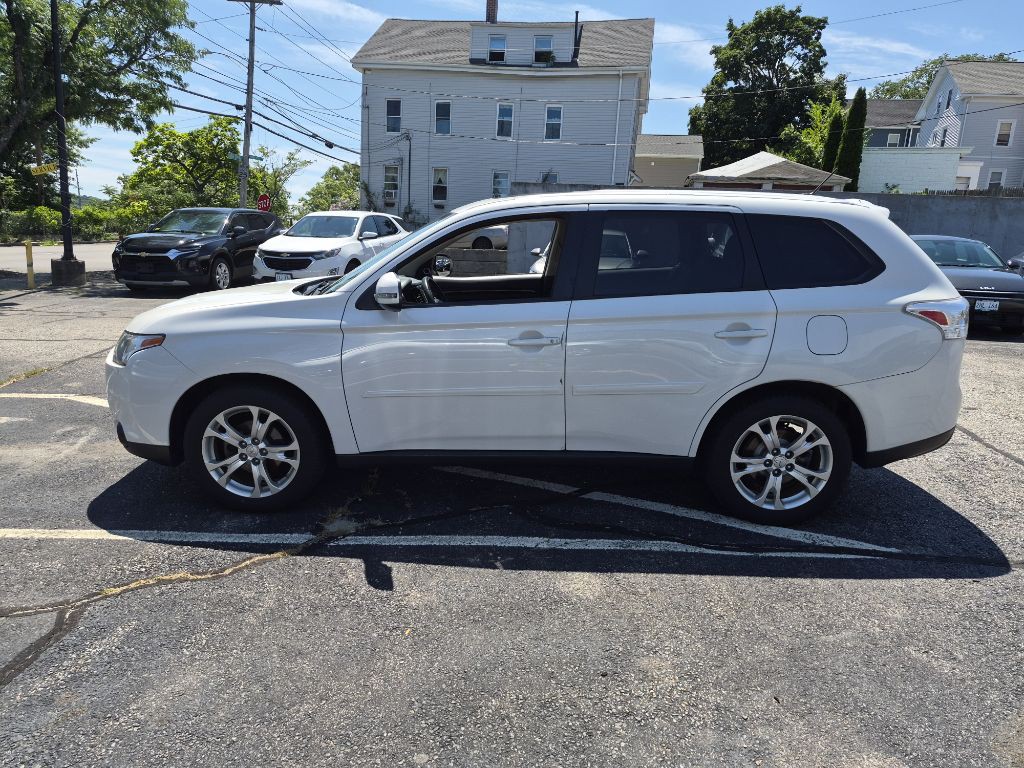 2014 Mitsubishi Outlander Image 3