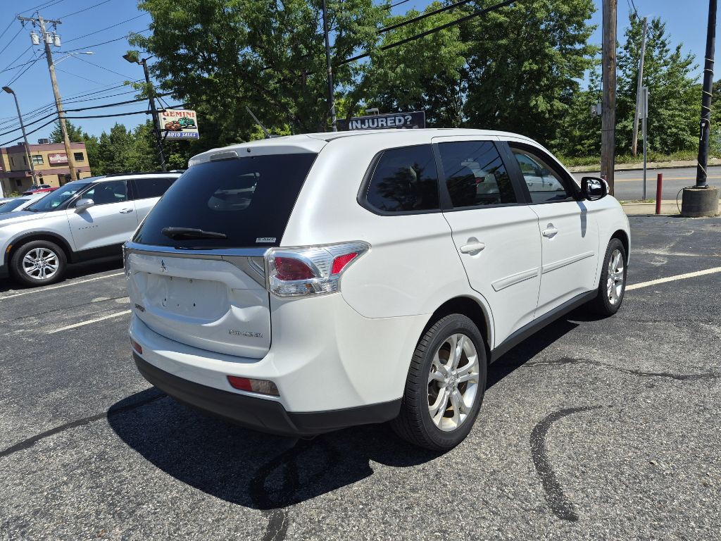 2014 Mitsubishi Outlander Image 4