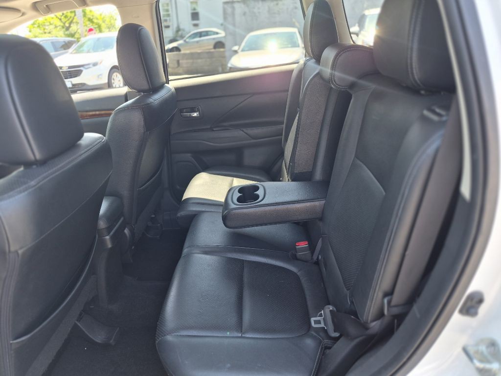 2014 Mitsubishi Outlander Image 10