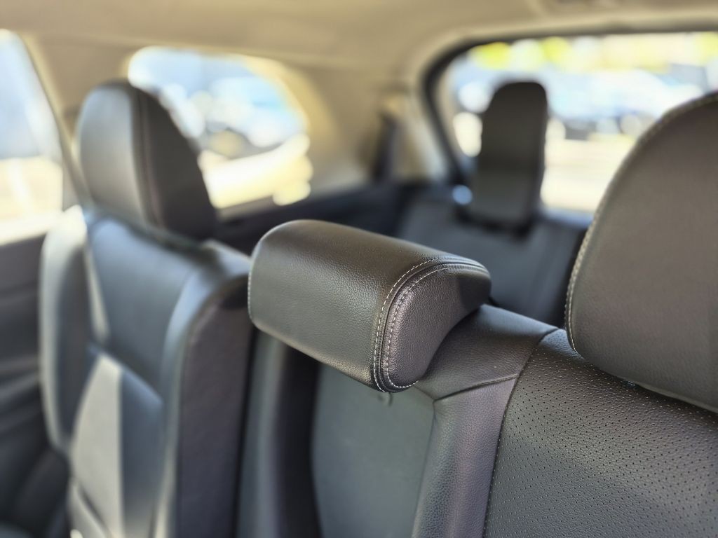2014 Mitsubishi Outlander Image 11