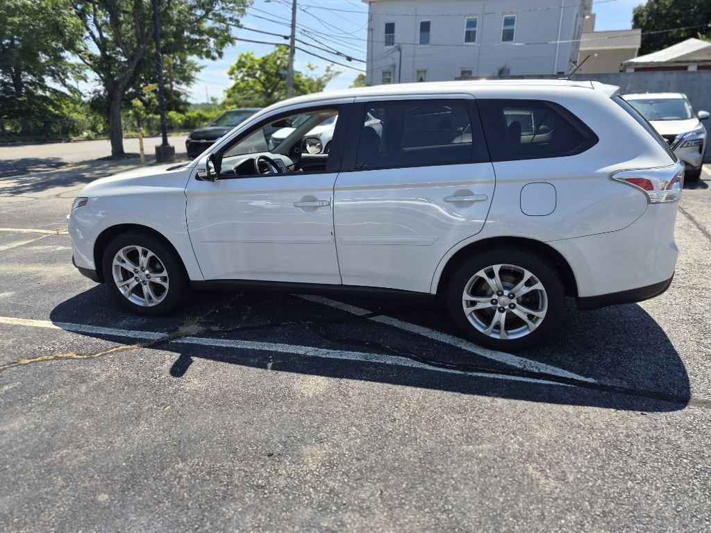 2014 Mitsubishi Outlander Image 13
