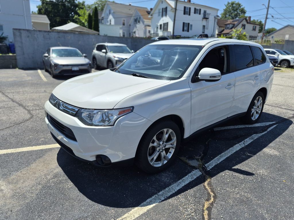 2014 Mitsubishi Outlander Image 14